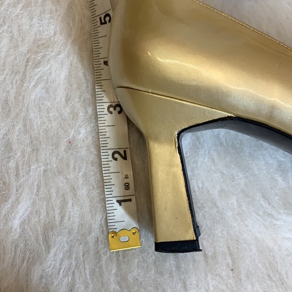 STUART WEITZMAN Gold Leather Square Toe Pump Heels - Picture 11 of 11